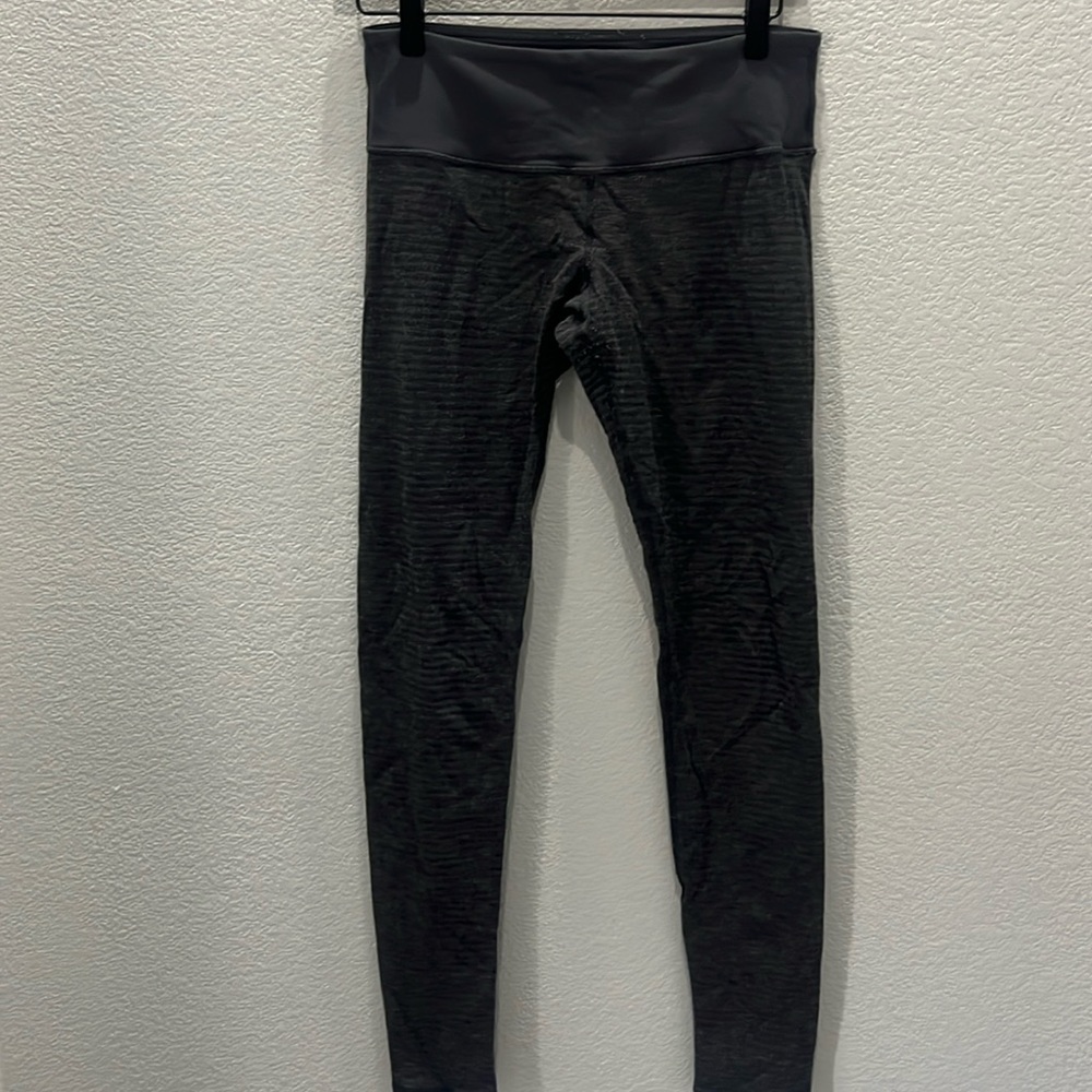 Lululemon gray striped leggings size 6